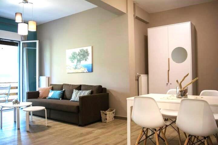 Chic And Minimal Apartment Close To Thissio Metro Athens Exterior photo
