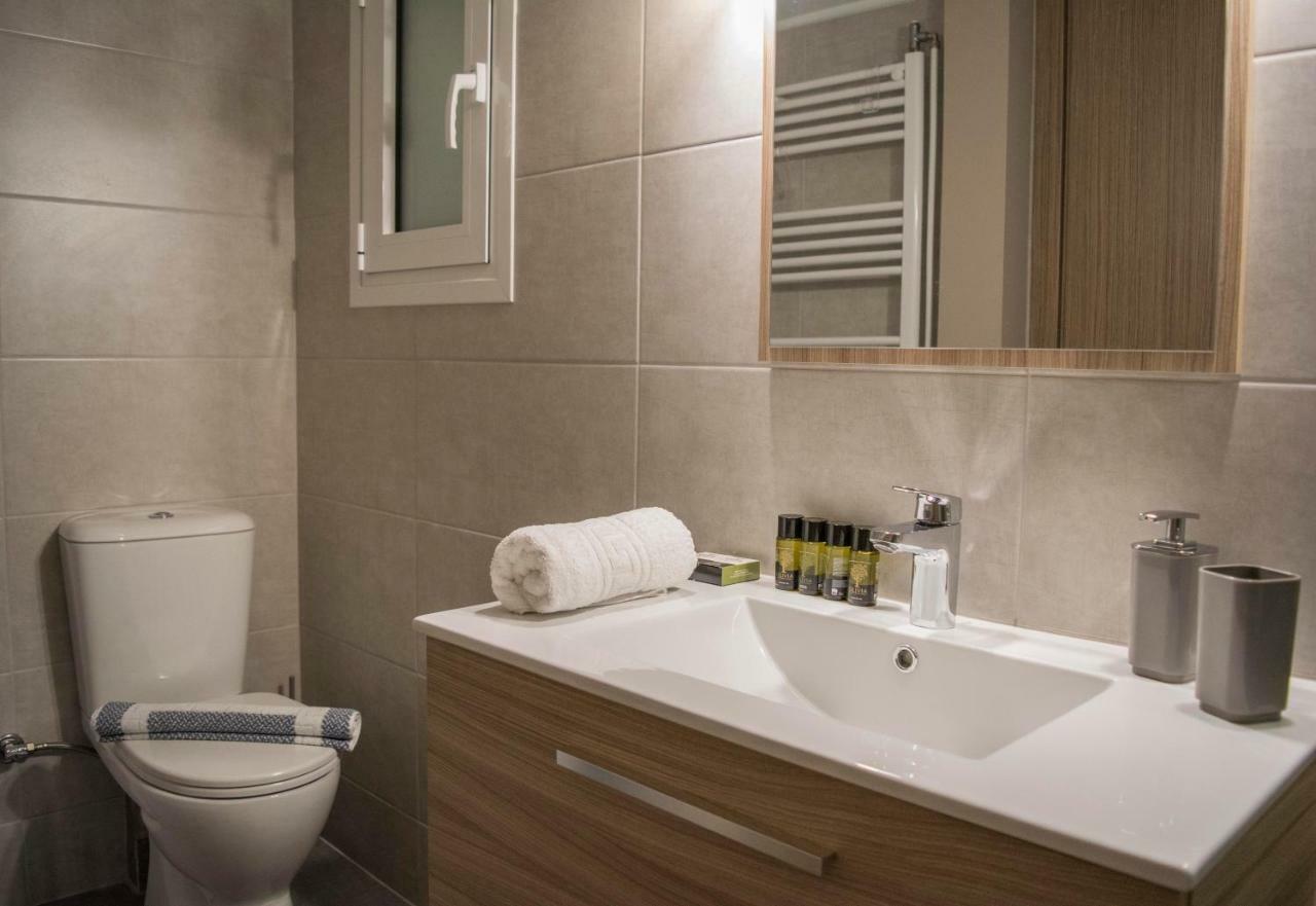 Chic And Minimal Apartment Close To Thissio Metro Athens Exterior photo